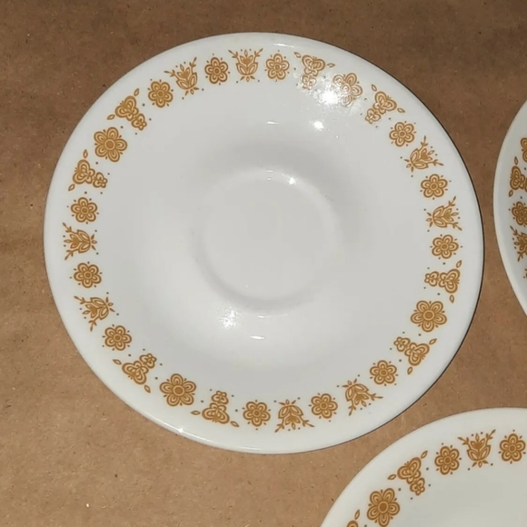 Corelle Plates Butterfly Gold - Picture 2 of 7
